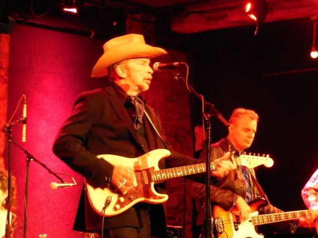 Dave Alive guitar - RESIZE